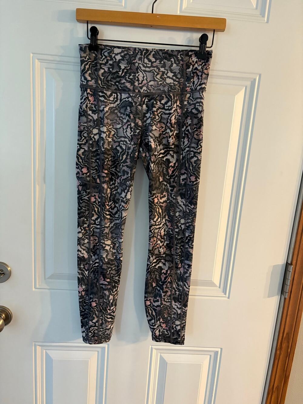 ATHLETA ULTIMATE STASH 7/8 TIGHT SIZE SMALL